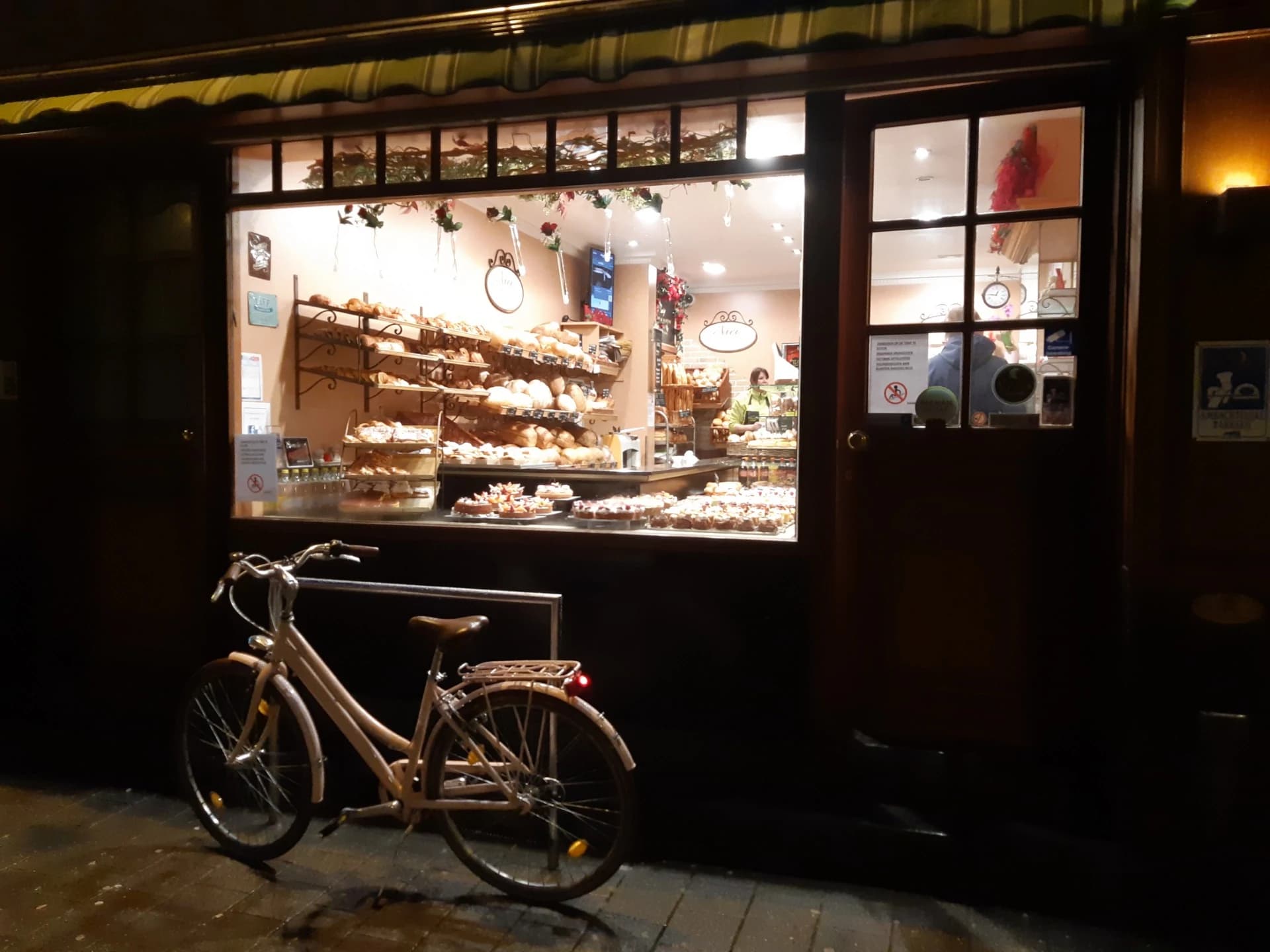 Vers gebakken brood bij Bakkerij Nico