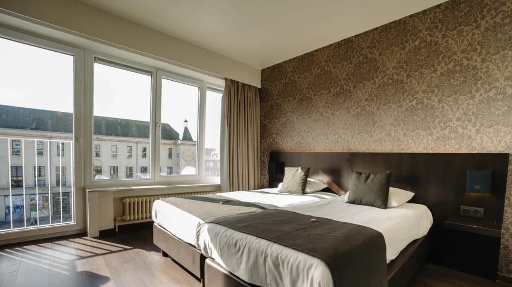 Sfeervolle hotelkamer in Hotel Ambassadeur Oostende met elegant interieur